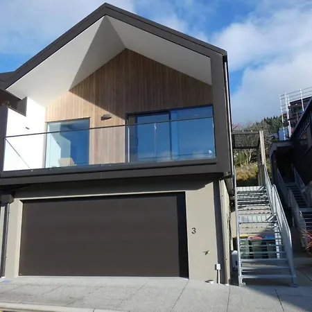 Remarkable, Cozy 3 Bedroom, 2 Bathroom Townhouse